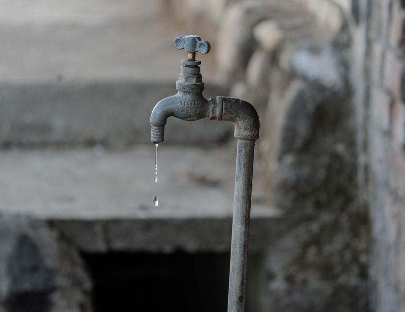 Corte de agua en La Aurora, Nobol y Pampa Lucía por fuga en acueducto de Daule