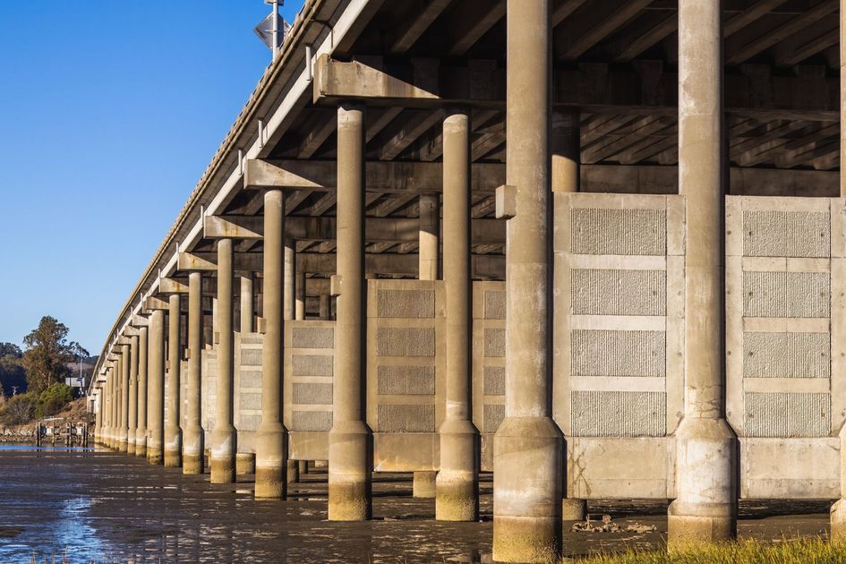 Se firmó el contrato del puente Daule-Guayaquil con un plazo de 16 meses