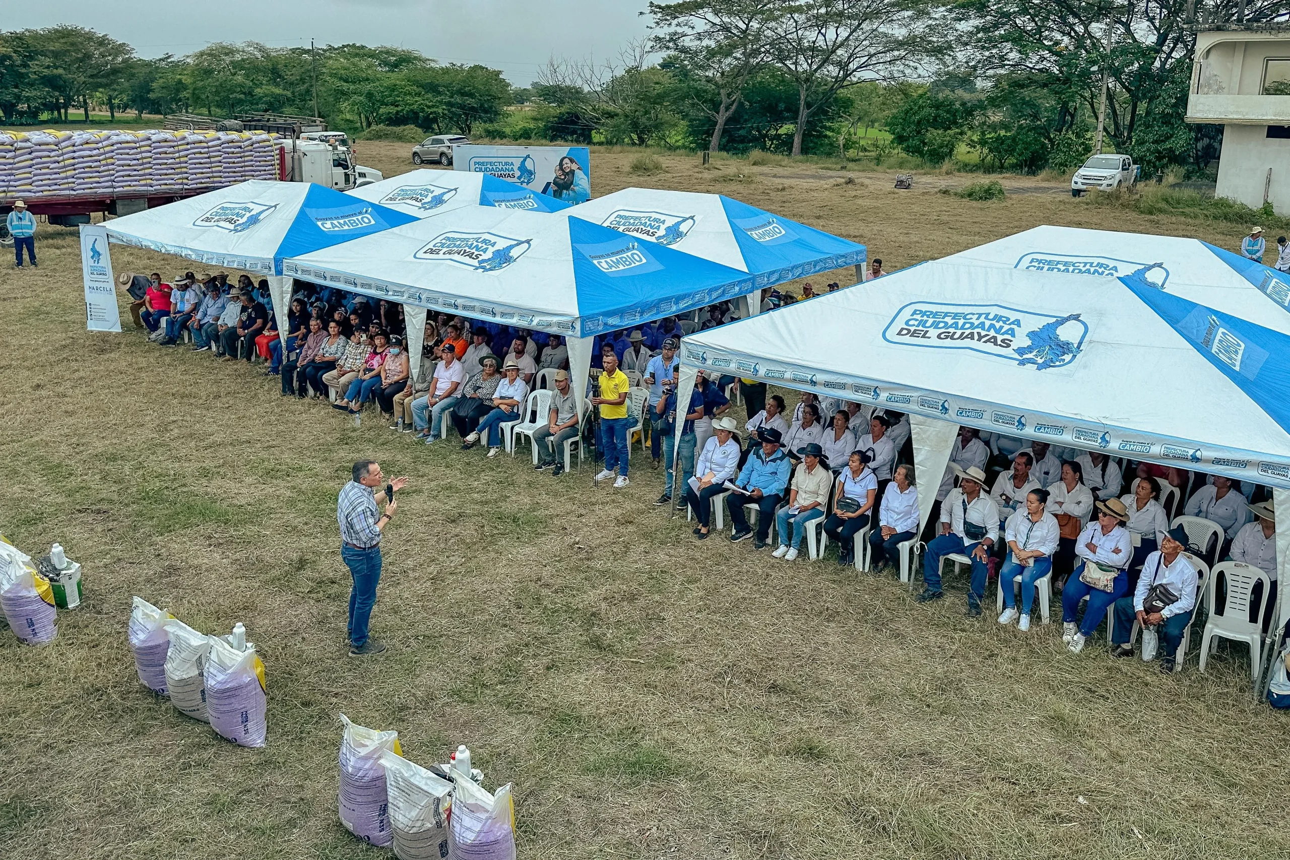 Prefectura del Guayas entregó insumos agroecológicos a 850 arroceros en Daule