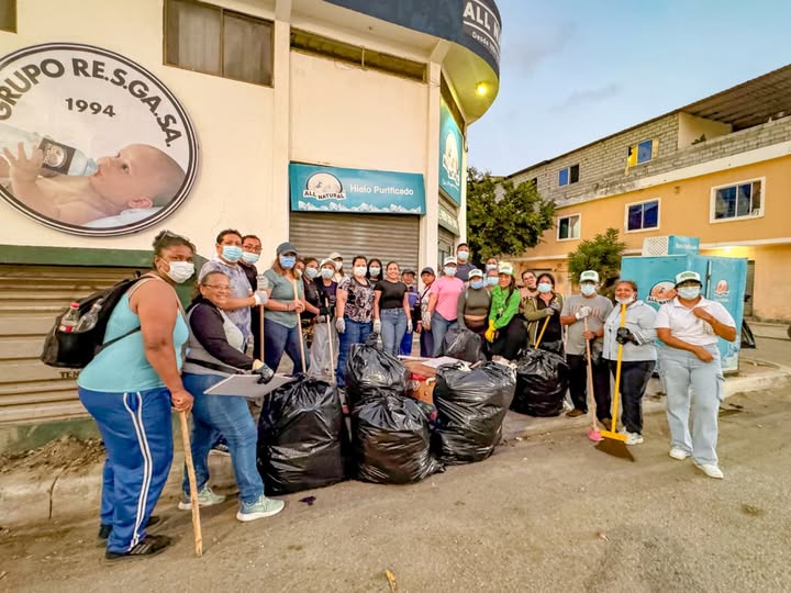 Personal de recolección mantiene limpias las calles de Playas