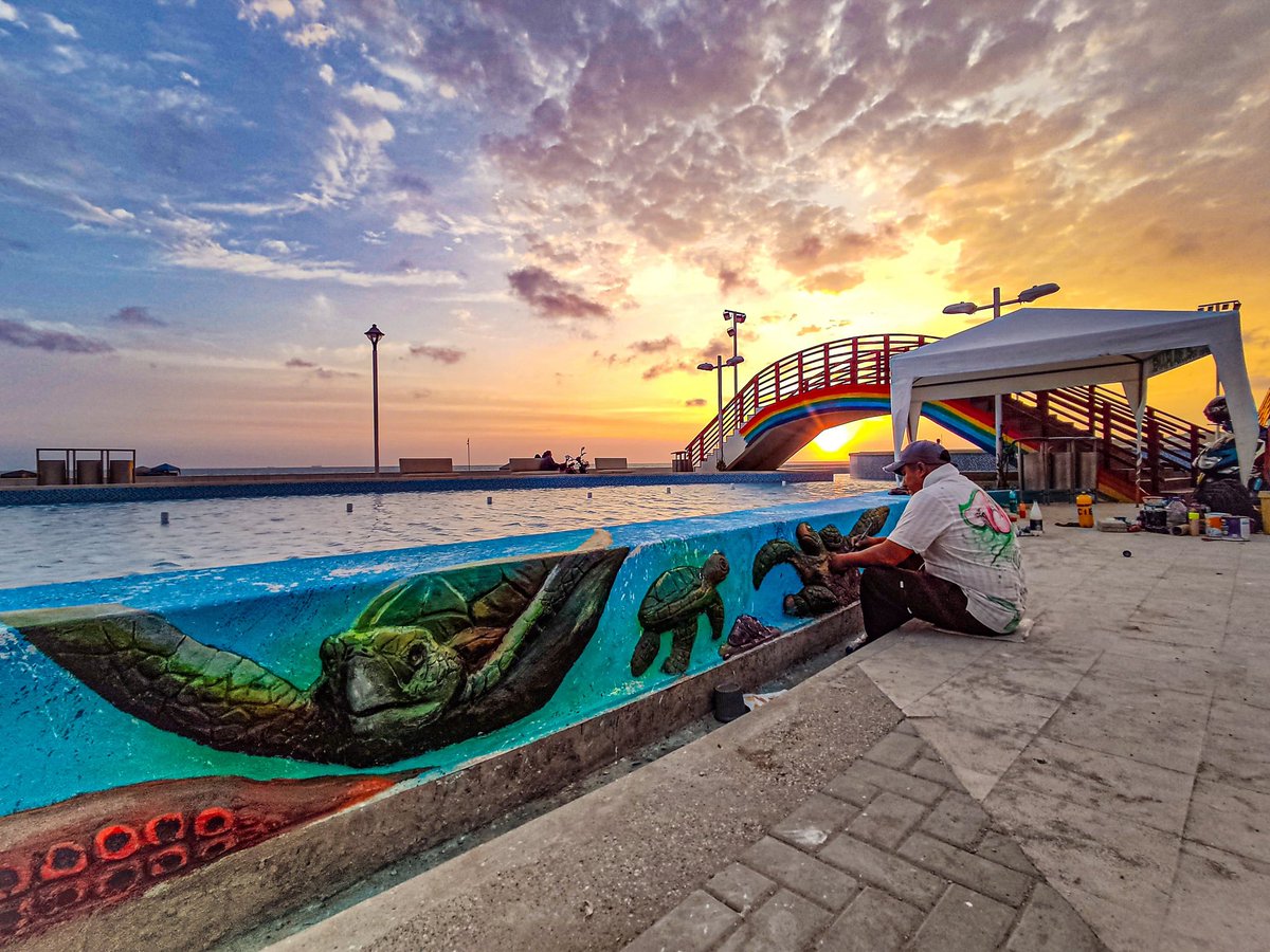 El atardecer en Playas se convierte en lienzo para el arte local