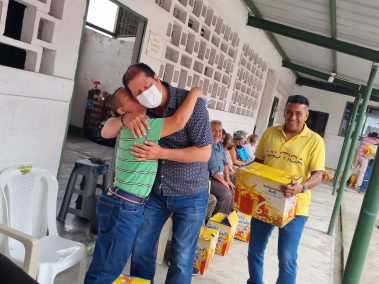 Entrega de canastas navideñas en Coronel Marcelino Maridueña