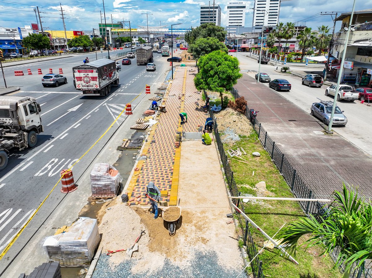 Avanzan obras de regeneración en Av. León Febres Cordero entre El Dorado y Villa Club