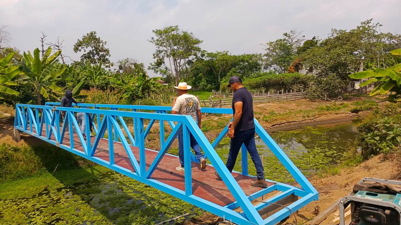 Vernaza: Avanza montaje del puente peatonal en San Nicolás para mayor seguridad