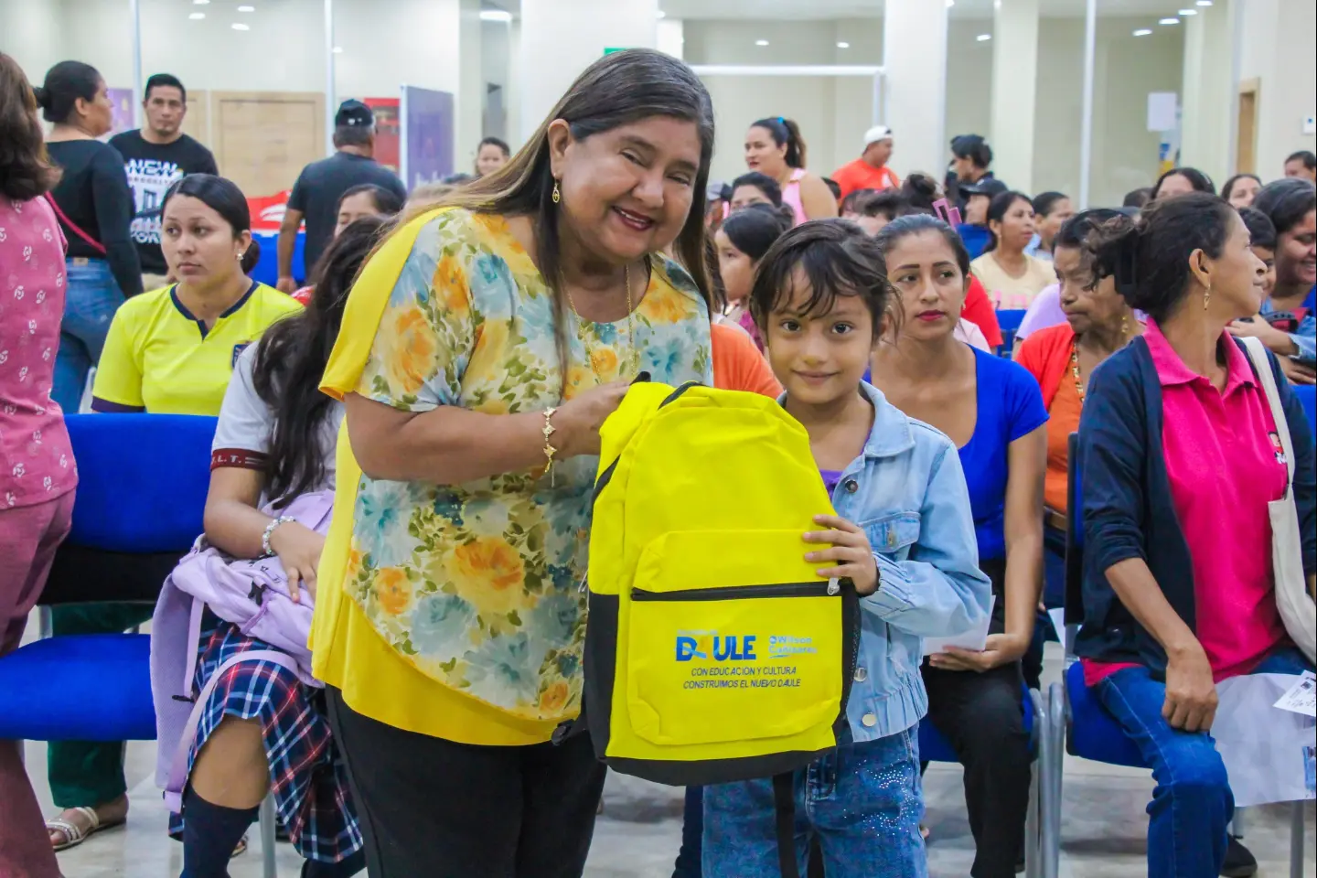 Municipio entrega kits escolares en seis instituciones de Daule y La Aurora