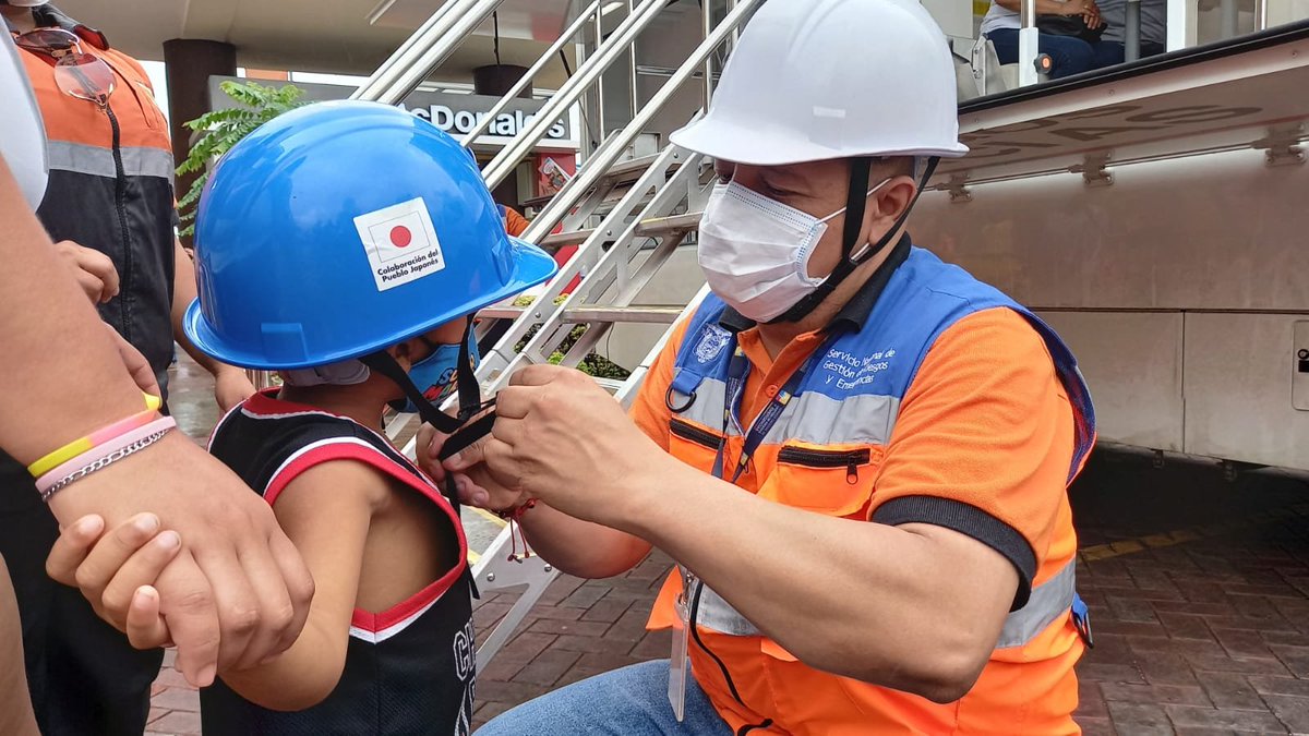 Niños de Guayaquil aprenden a protegerse ante sismos con simulador móvil