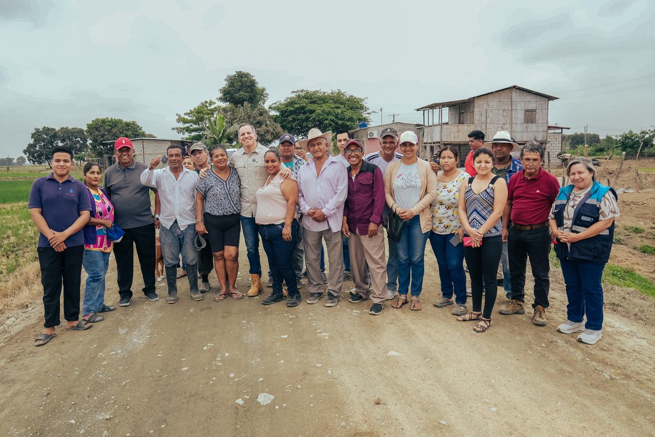 Mejoran camino rural en San Antonio para sacar arroz con mayor facilidad