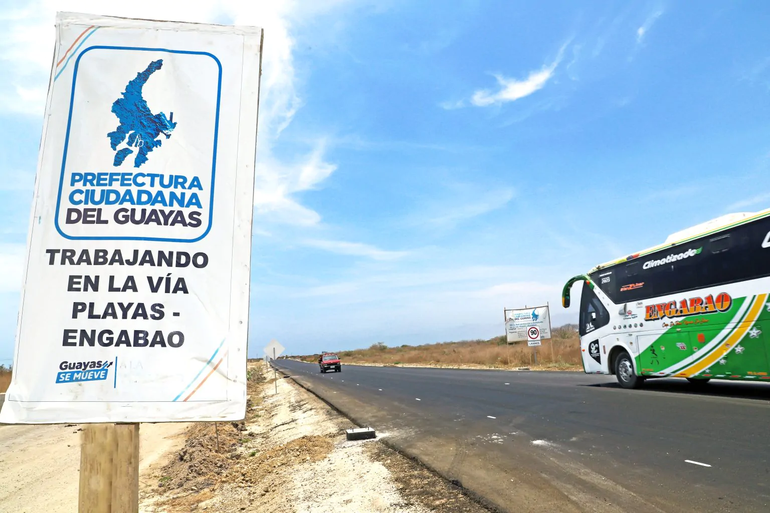 Vía Playas-Engabao avanza al 82% con señalización segura para el turismo