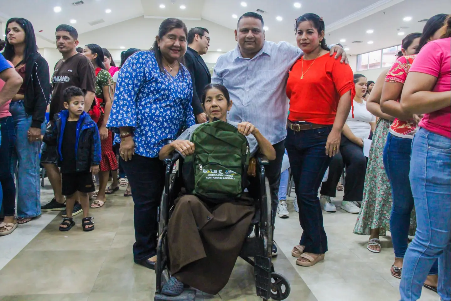 Entregan 600 kits escolares a estudiantes de Vicente Piedrahita Carbo en Daule
