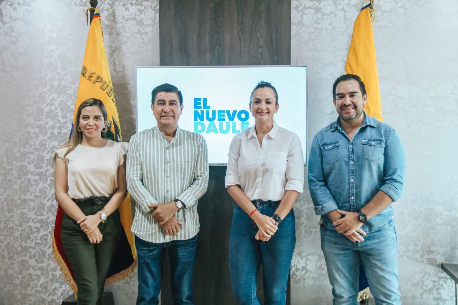 Prefectura del Guayas invierte USD 7,5 millones en vías de Daule y coordina con el Municipio