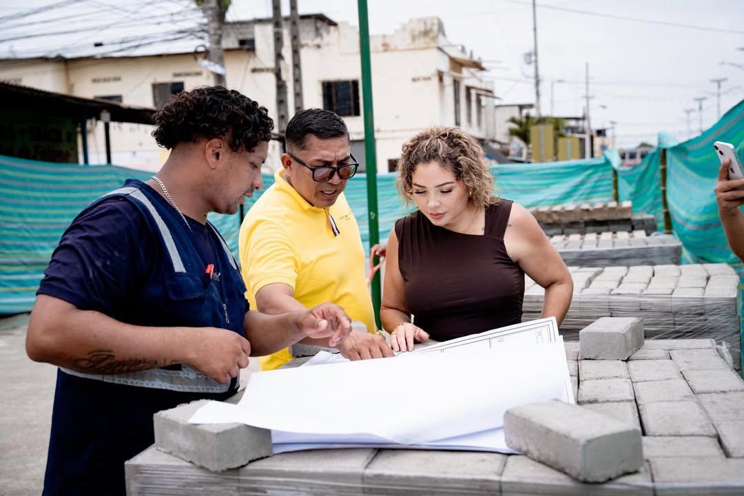 Mejoras de aceras y mobiliario urbano avanzan en Virgen de Fátima, Yaguachi