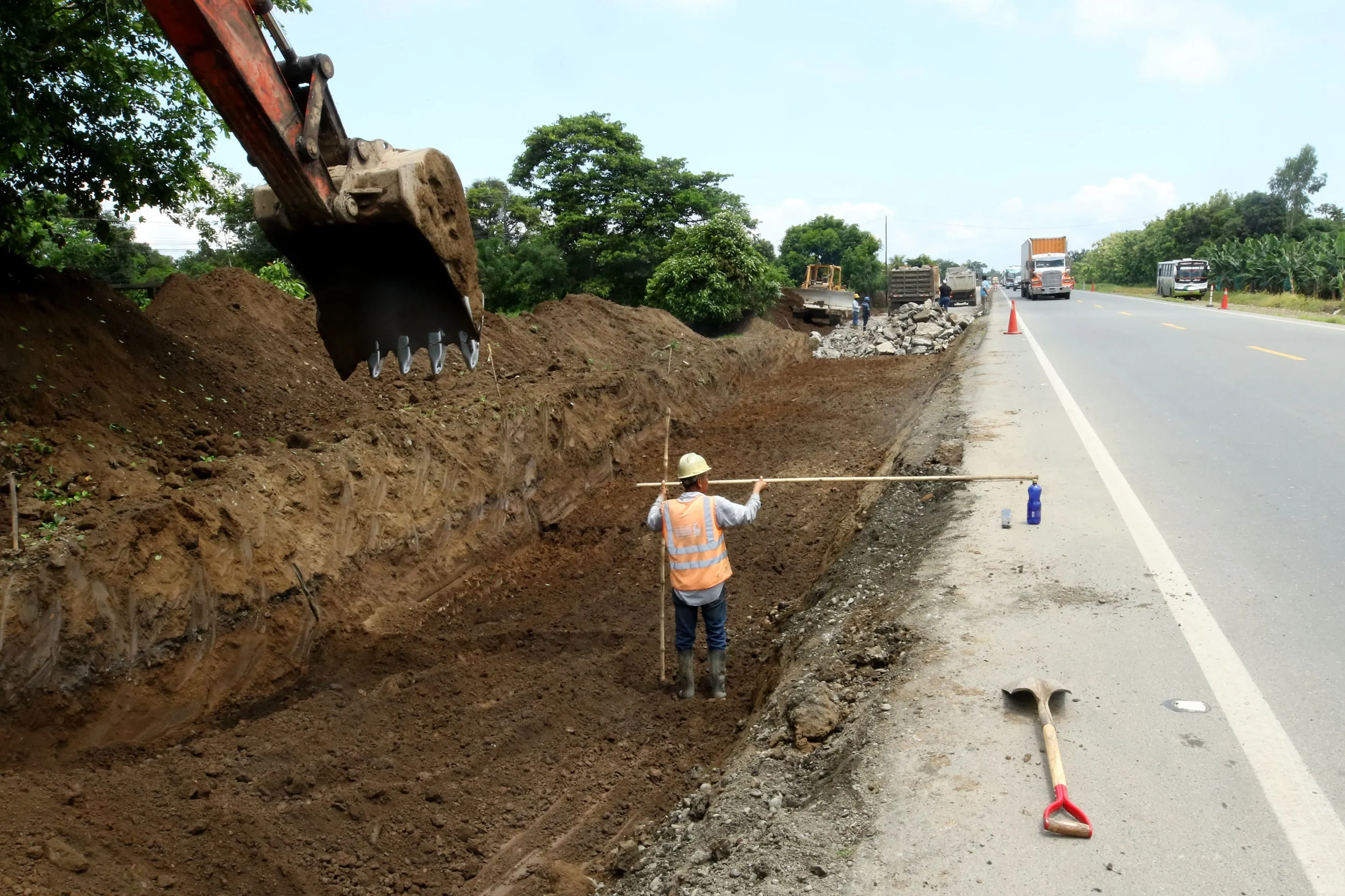 Prefectura del Guayas avanza en ampliación vial Durán-Jujan para mitigar inundaciones