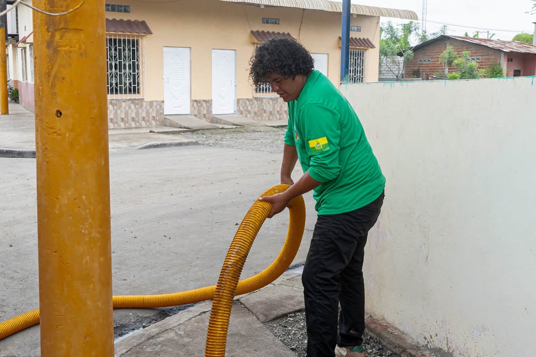 Simón Bolívar mantiene limpieza de alcantarillas ante el inicio de las lluvias