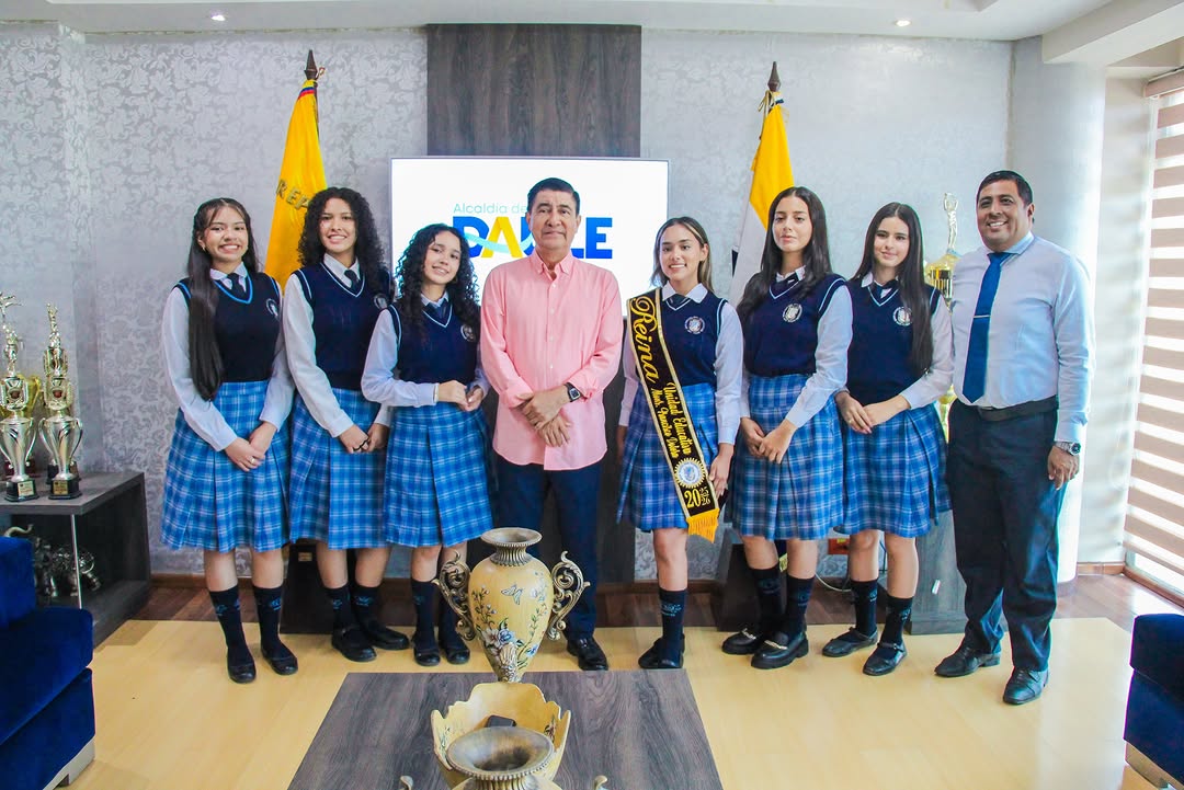 Candidatas a Reina del Francisco Dolera visitaron al alcalde de Daule