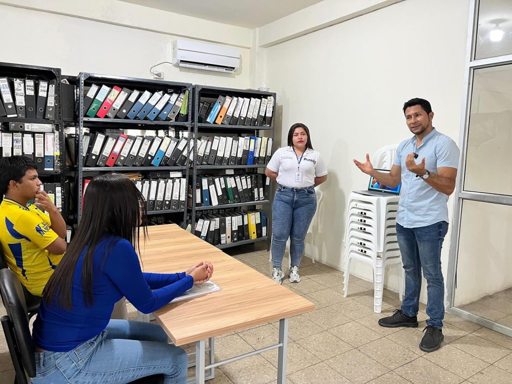 Puntos digitales gratuitos abren en la Biblioteca Municipal de Naranjito