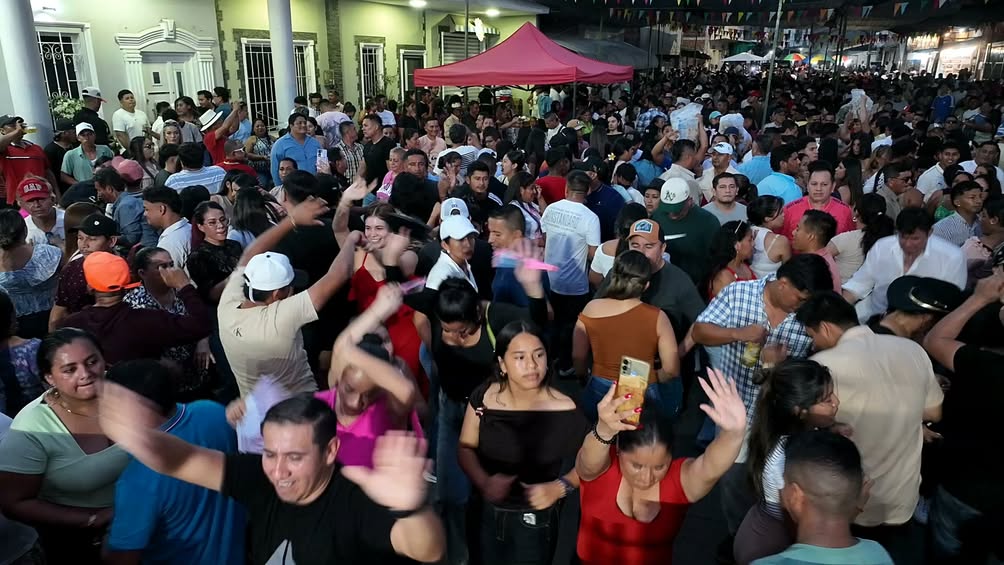 Laurel celebra con música y tradición las festividades de Santa Rosa