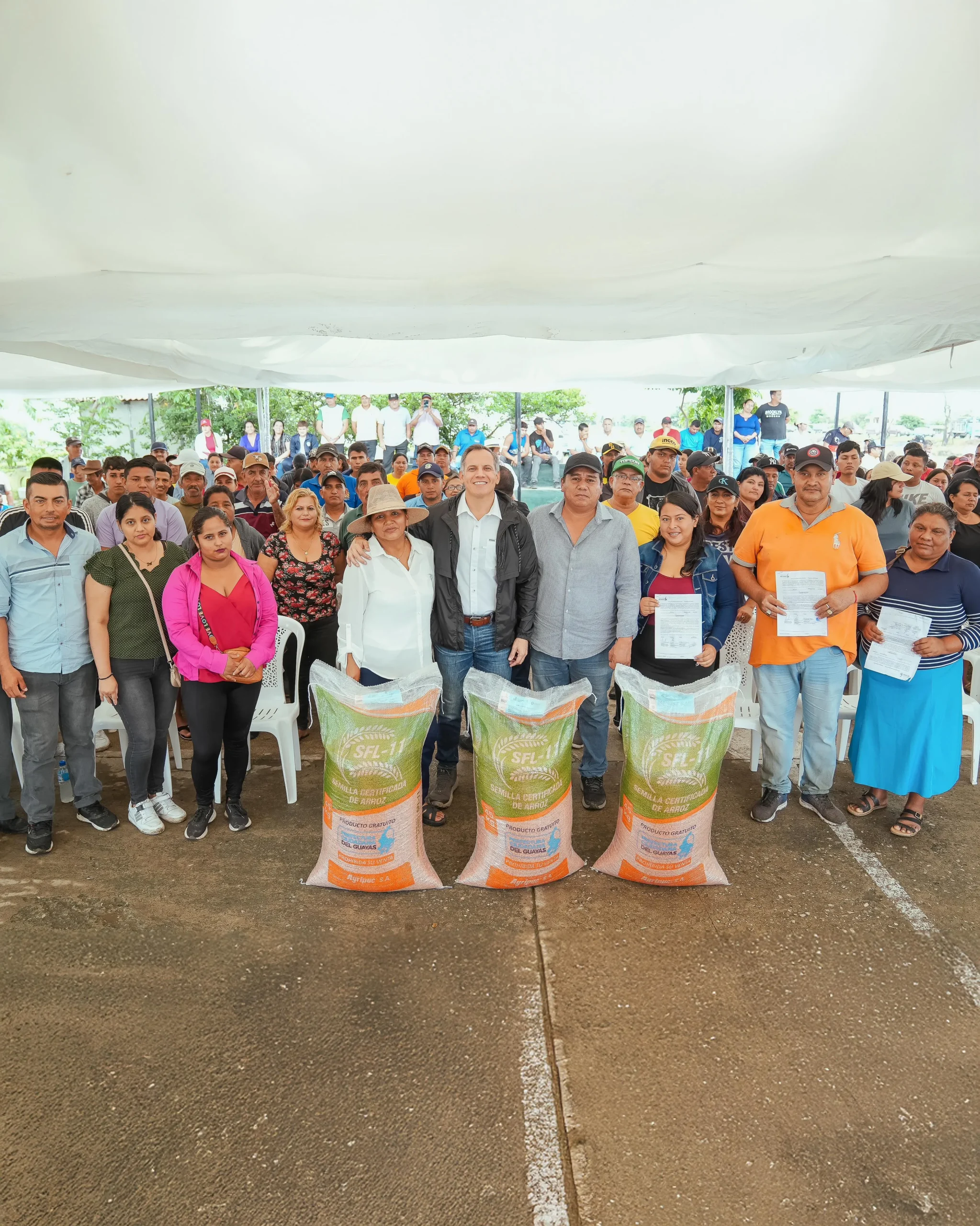 Prefectura del Guayas entrega 374 semillas de arroz a agricultores de Daule