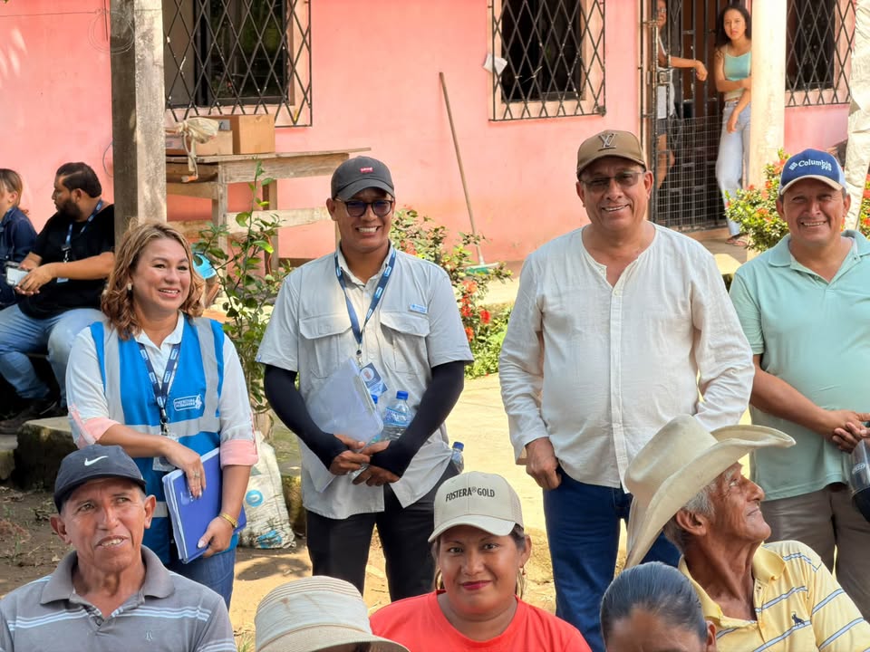 Maquinaria pesada llega a Rosa María para reparar muros afectados por la lluvia