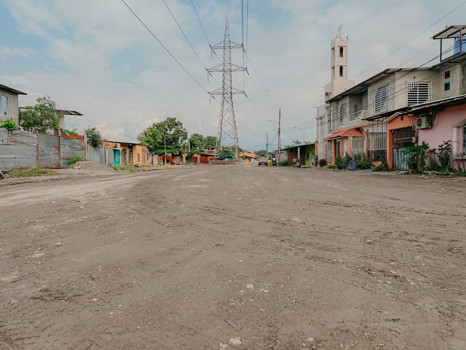 Alcaldía de El Triunfo mejora calles en María Auxiliadora tras pedido vecinal