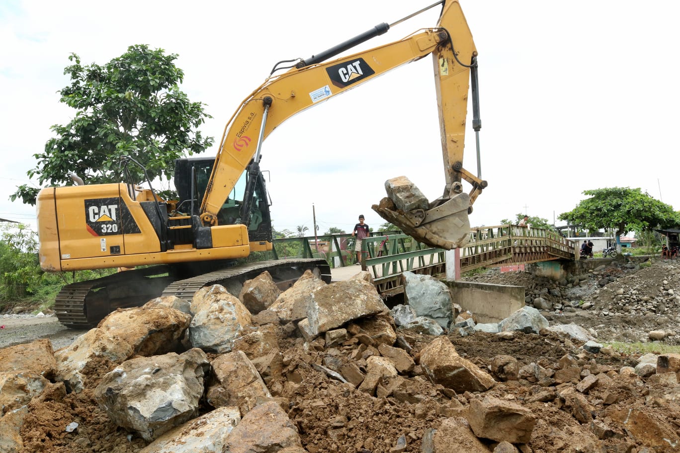 Prefectura del Guayas estabiliza puente sobre río Paují en Naranjal ante lluvias