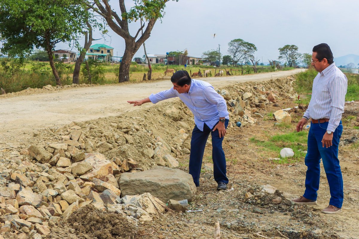 Alcaldía de Daule inicia mejoras en camino vecinal entre Palo de Iguana y La Majada