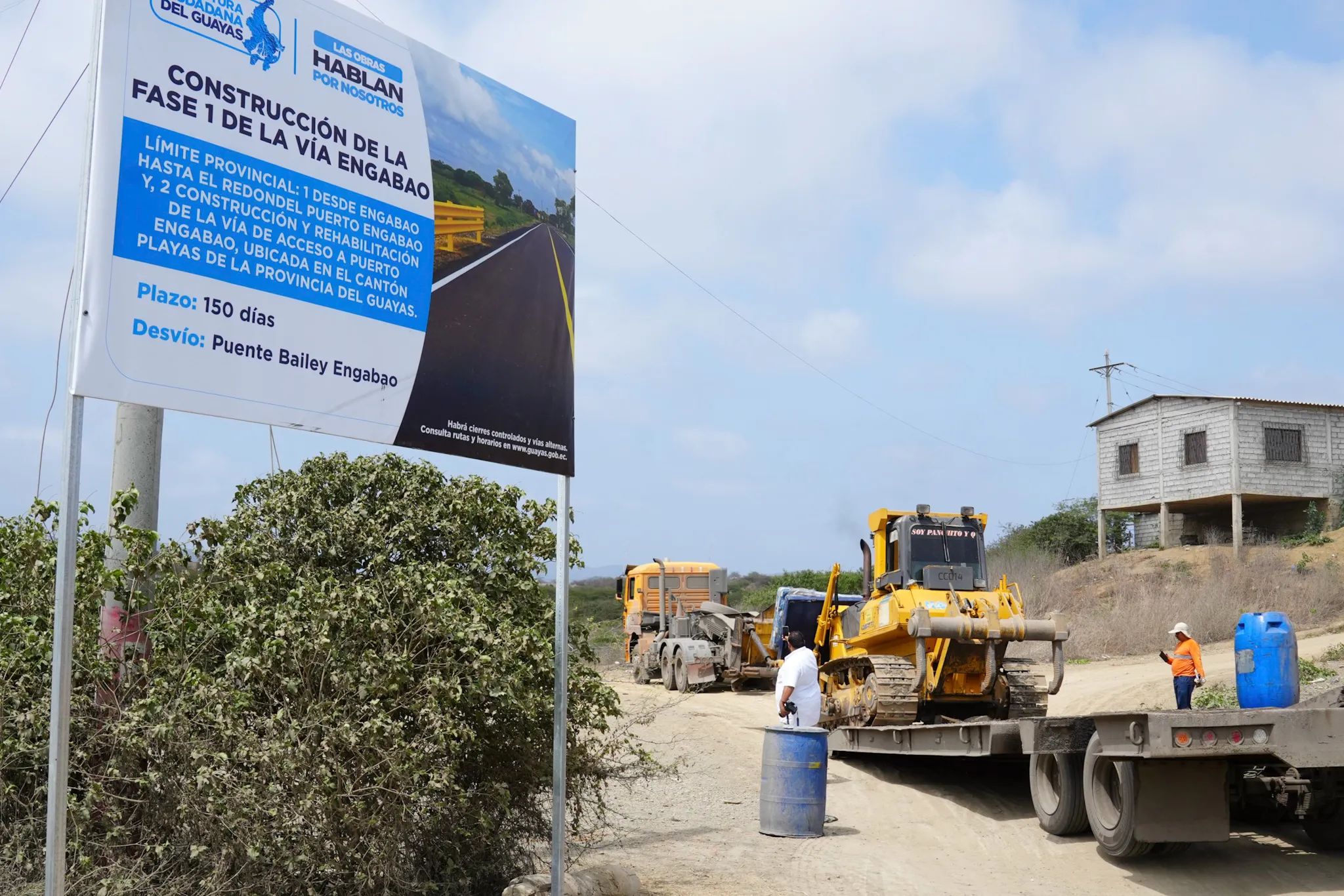 Maquinaria inicia obra en Engabao-Puerto Engabao para conectar pesca y turismo