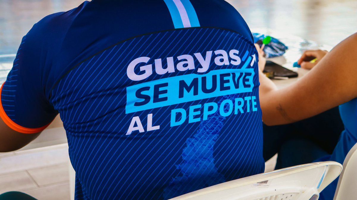 El Triunfo: Entrega de uniformes escolares a equipos de fútbol