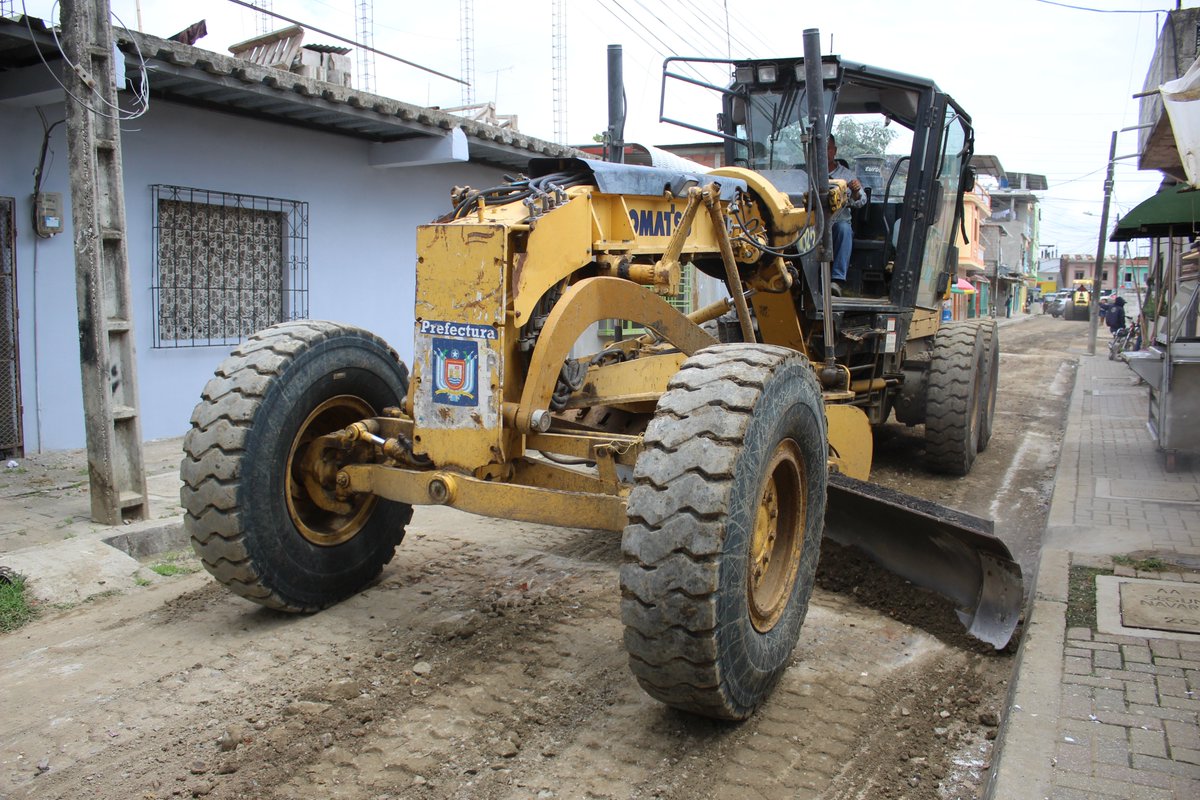 Reconforman asfalto en calles Eloy Alfaro y Guayaquil del barrio Guayaquil