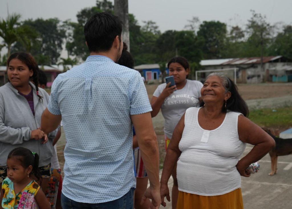 Alcaldía de Naranjito entregó juguetes y canastas en recintos rurales