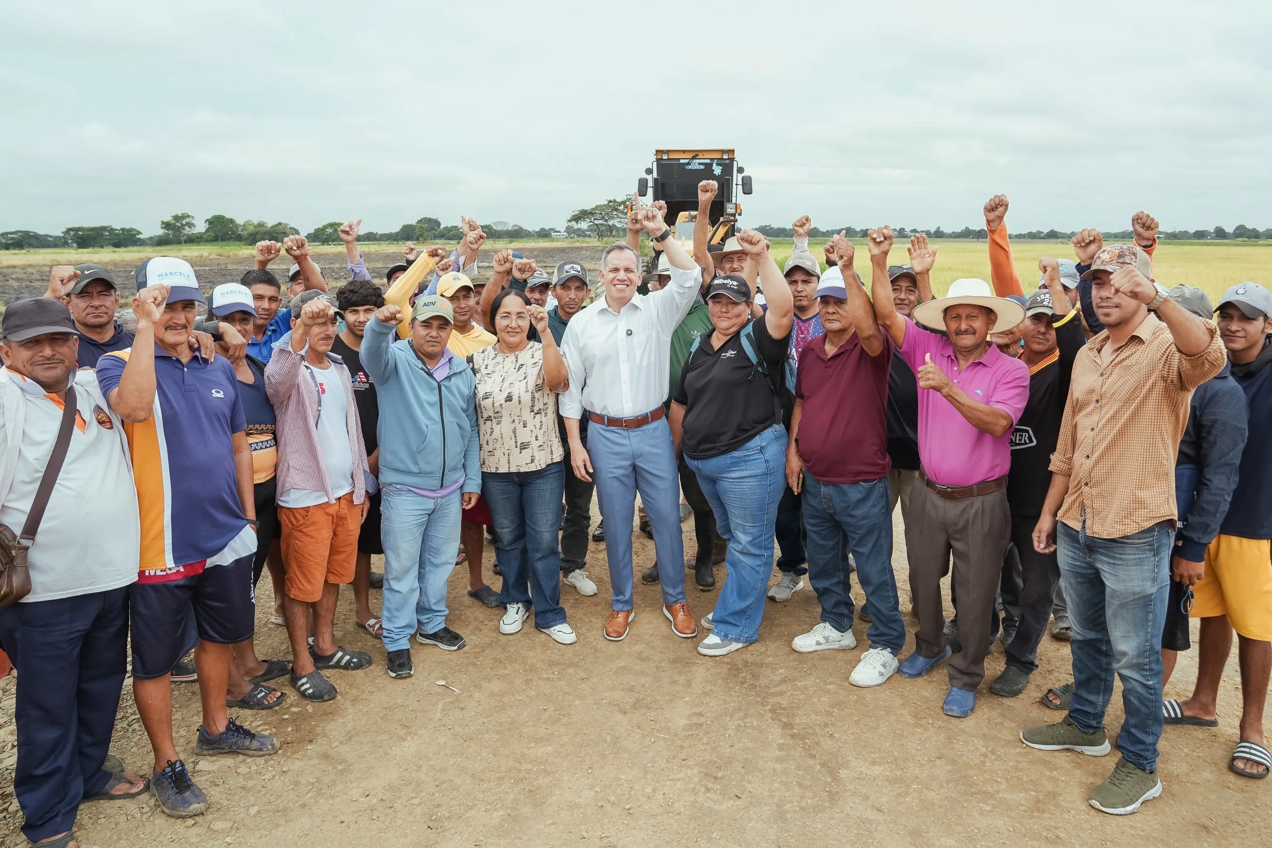 Prefectura del Guayas avanza en reconformación de vía a La Palma para nueve recintos de Daule