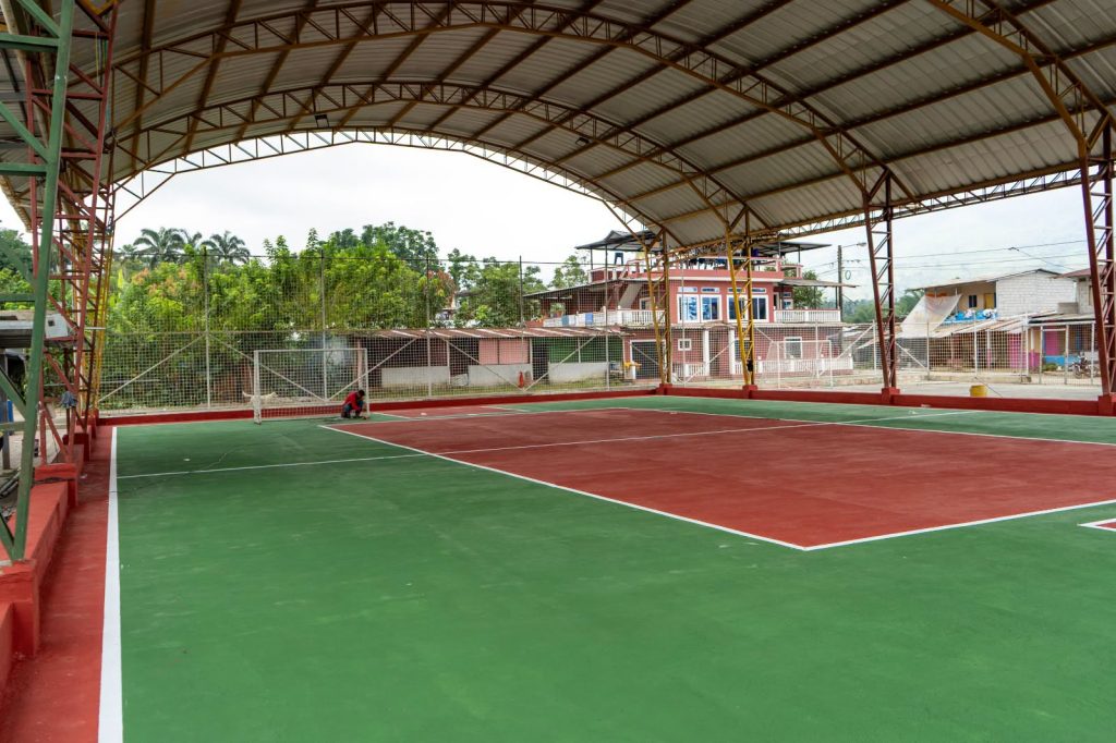 Renovación de cancha y parque en El Recreo mejora espacios deportivos