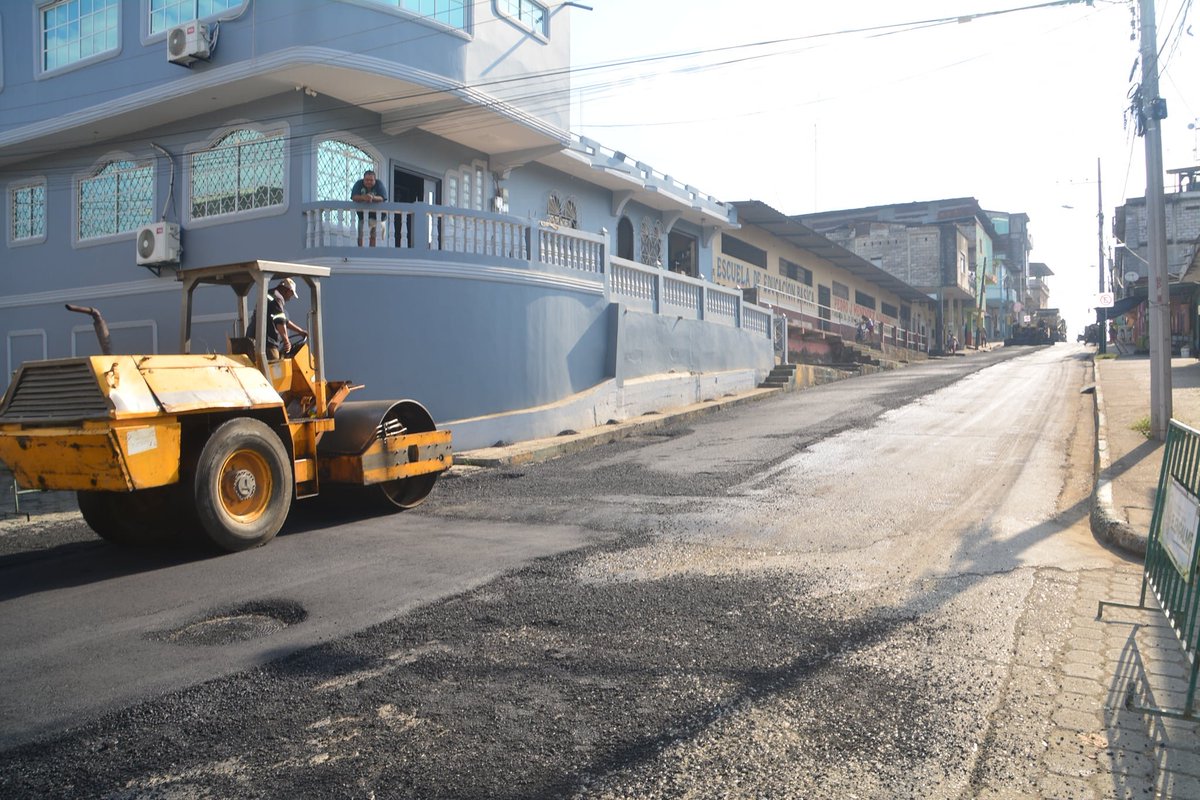 Recapeo asfáltico en la calle Quito de El Empalme mejora el tránsito