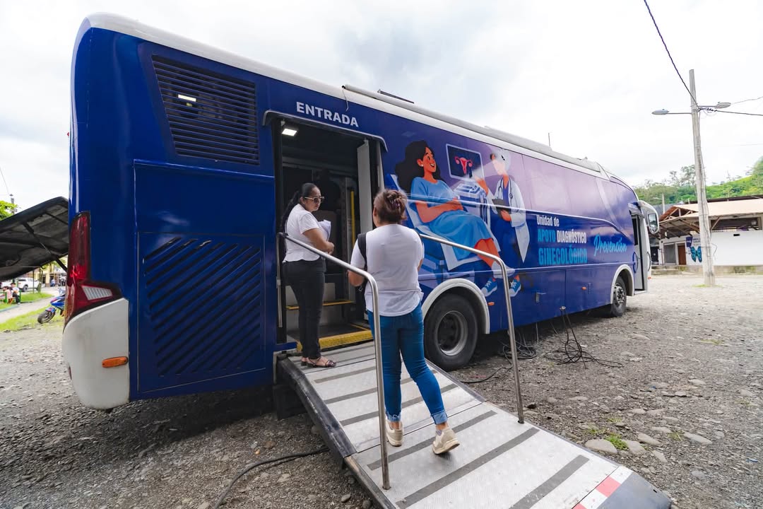 Brigada médica de SOLCA atiende a la población en el Coliseo Ferroviario de Bucay