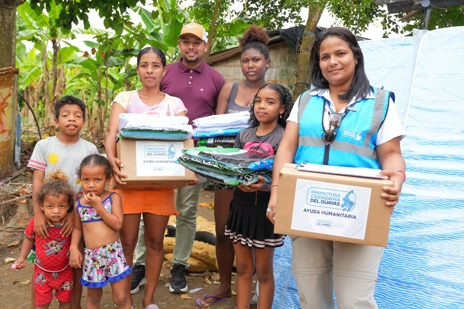 Prefectura del Guayas entrega ayuda humanitaria a familias damnificadas por lluvias en El Triunfo y Yaguachi