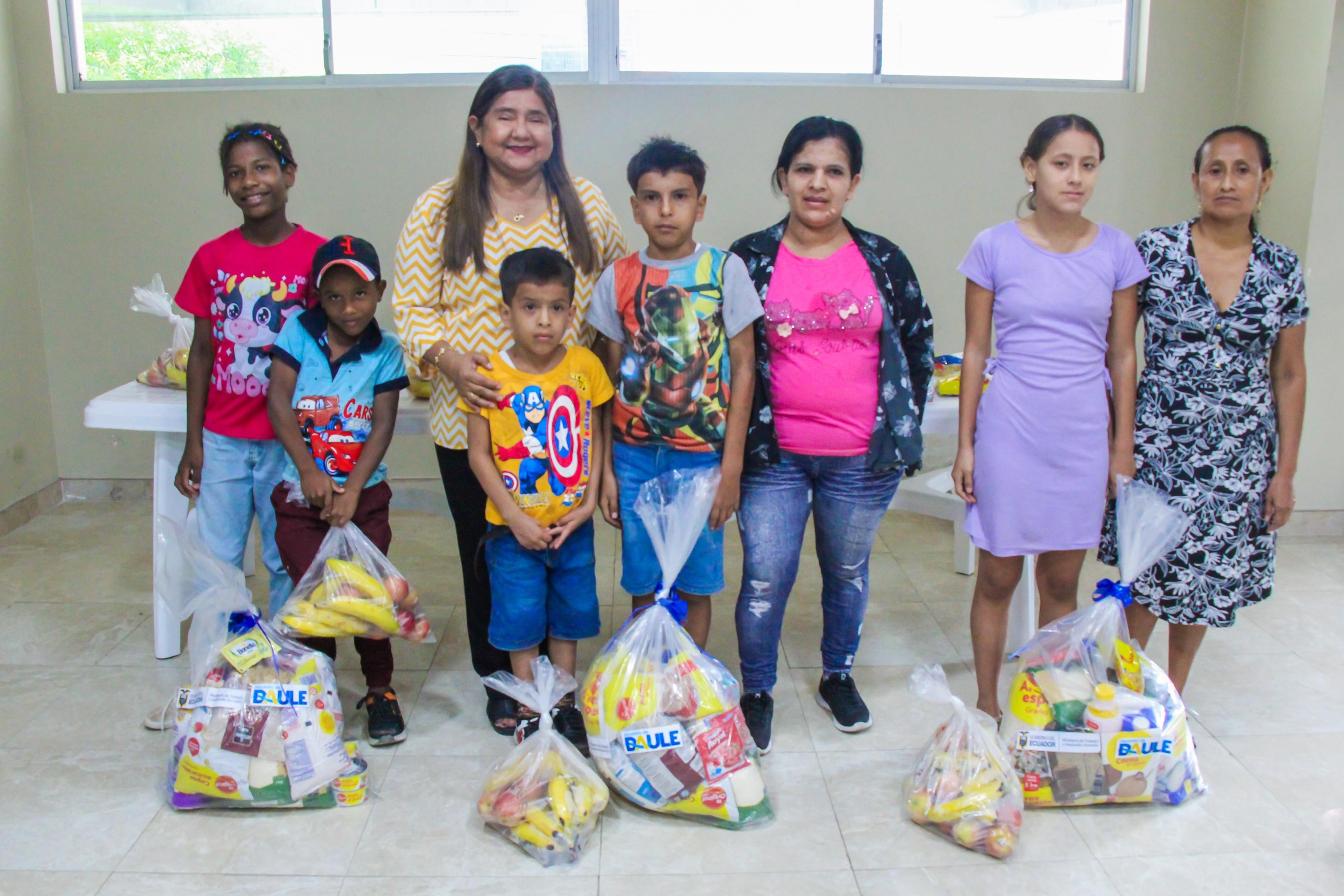 Alcaldía de Daule entrega kits de alimentos a menores en protección especial
