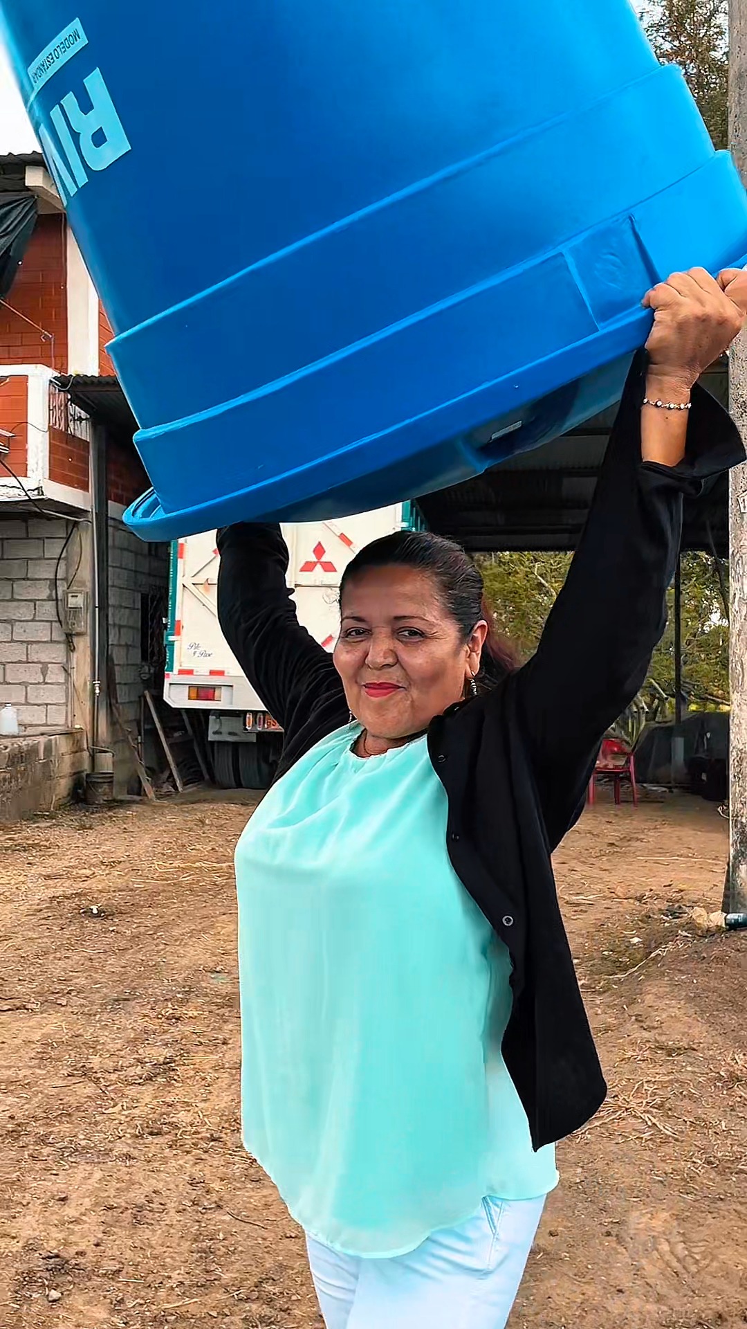 Alcaldía y Prefectura llevan agua potable a El Pijío ante el Niño