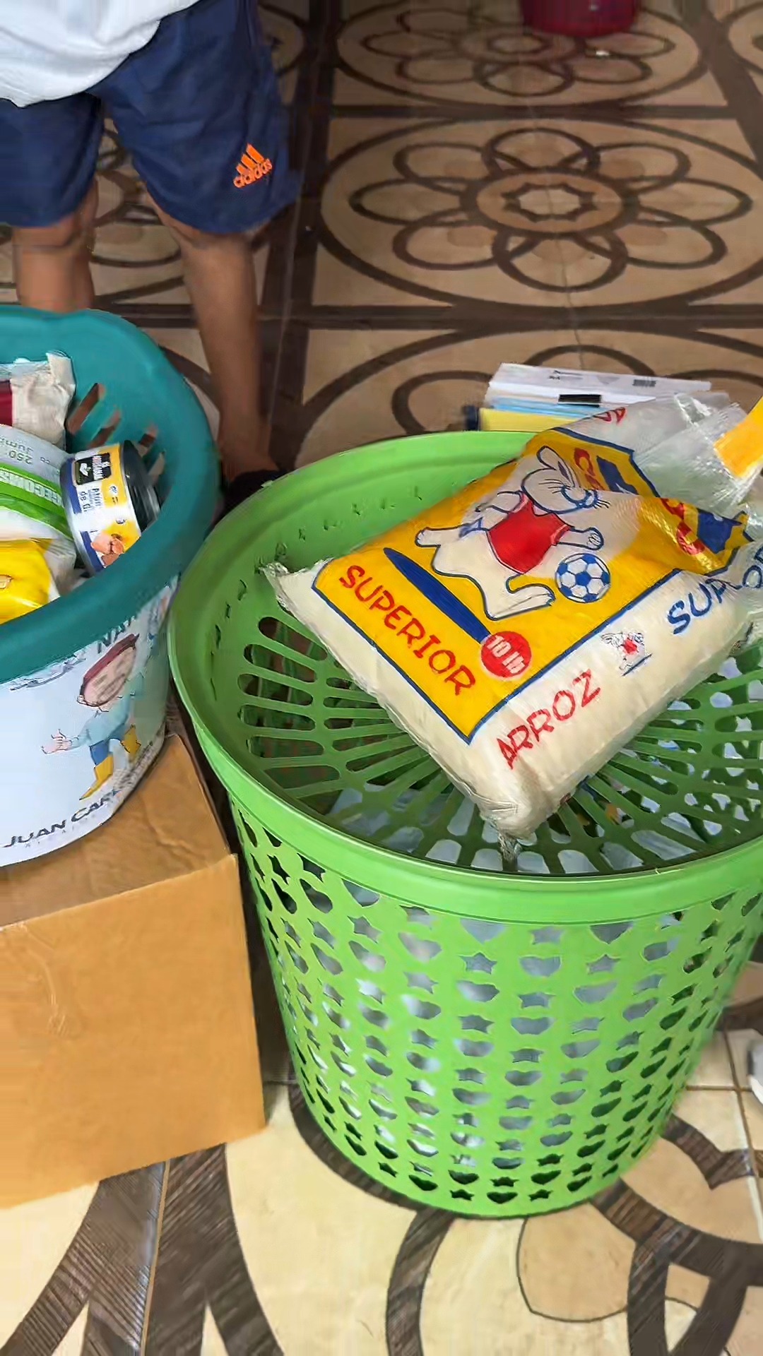 Alcaldía de Naranjal entrega kits y atención médica a familia Becerra