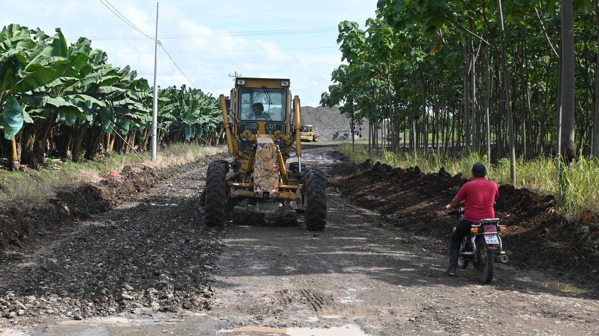 Municipio de El Empalme repara 650 metros de vía rural en La Puntilla