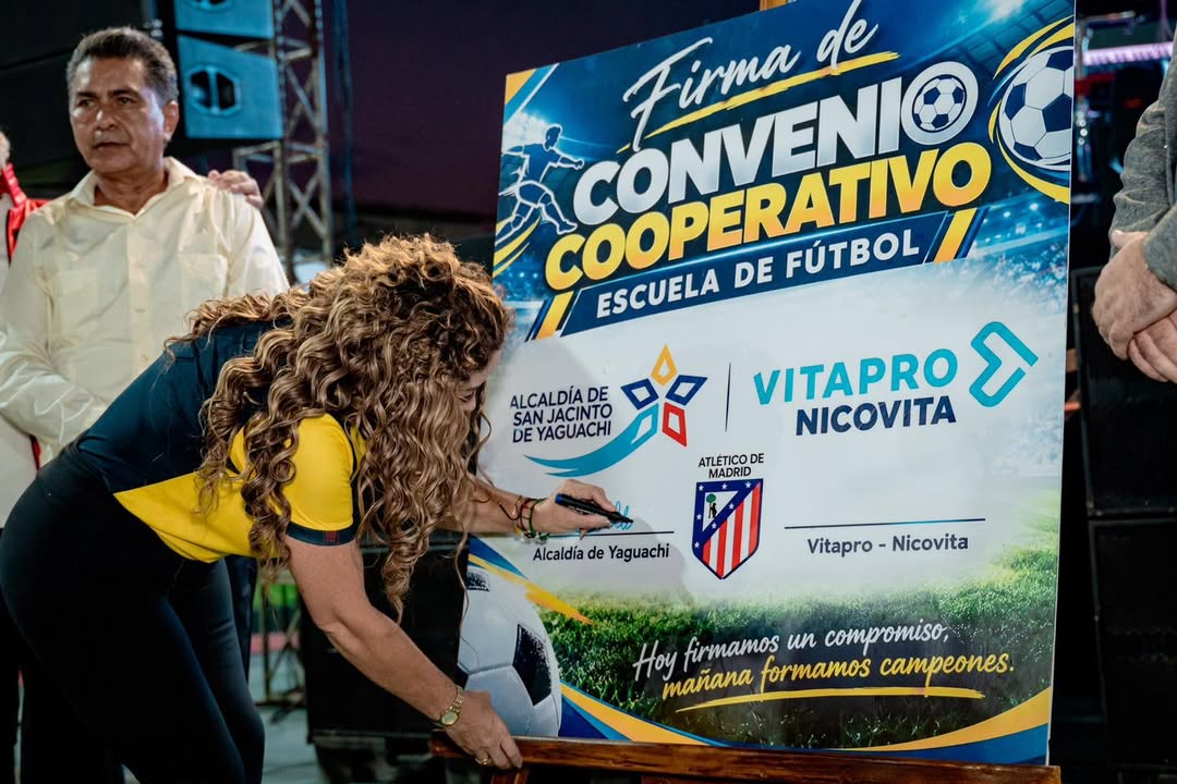 Alcaldía y Nicovita Vitapro firman convenio para escuela de fútbol en Yaguachi