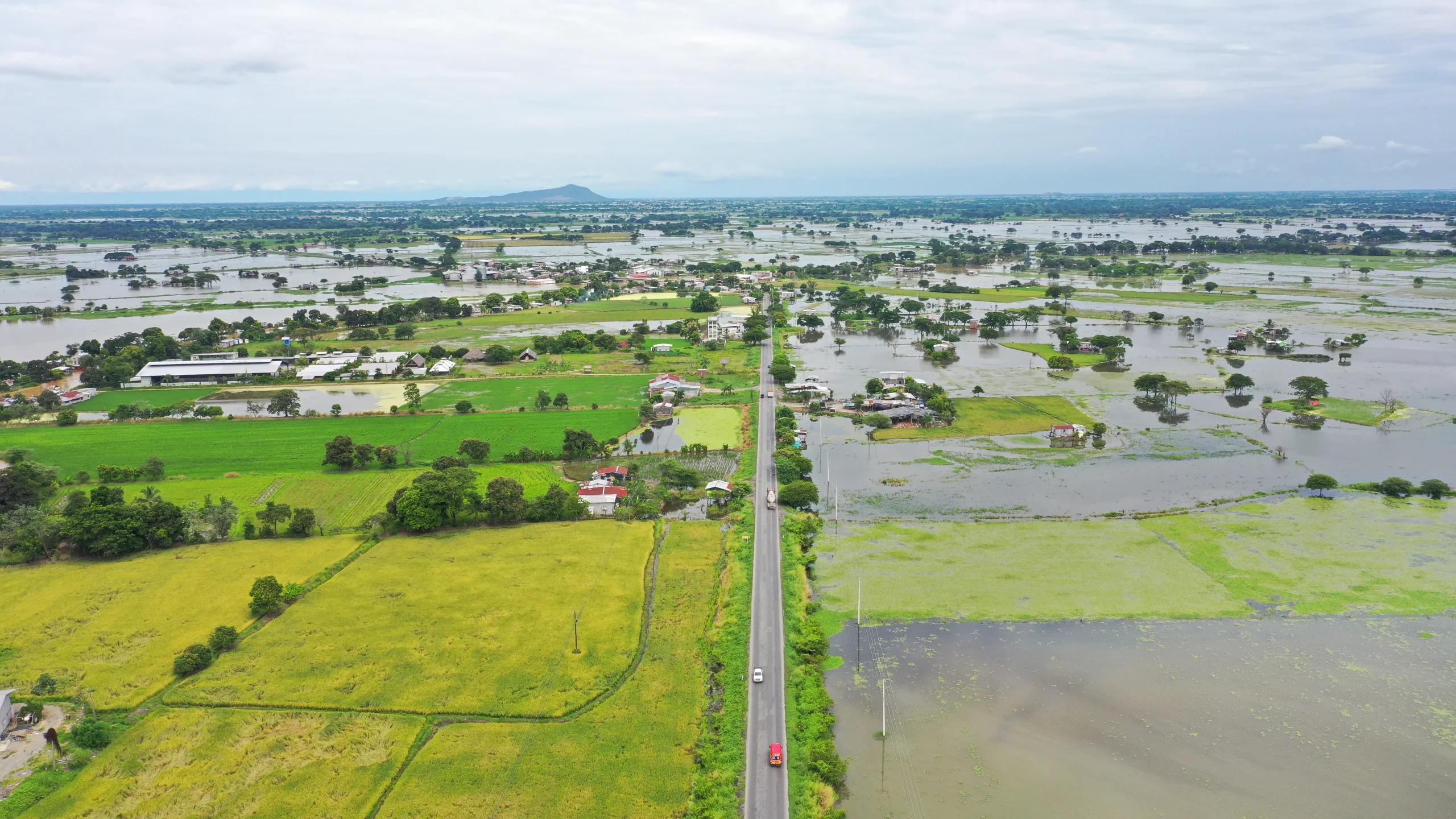 Prefectura del Guayas monitorea el río Daule en Santa Lucía por descarga de represa