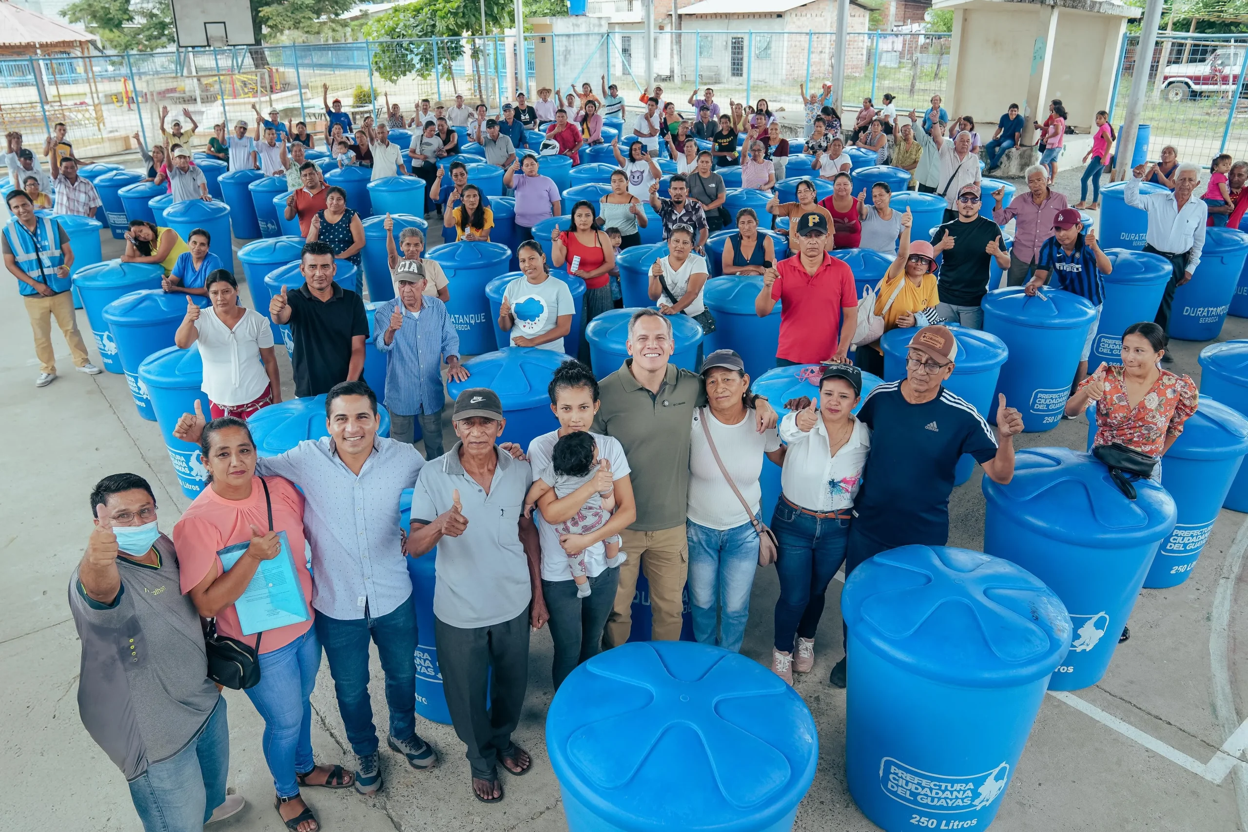 Prefectura del Guayas entrega kits de agua segura en Pedro Carbo para reducir riesgos sanitarios