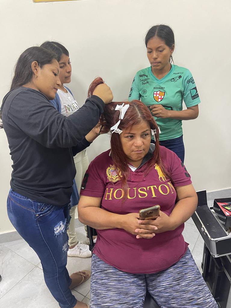 Alcaldía de Daule inicia curso de colorimetría para mujeres de El Laurel