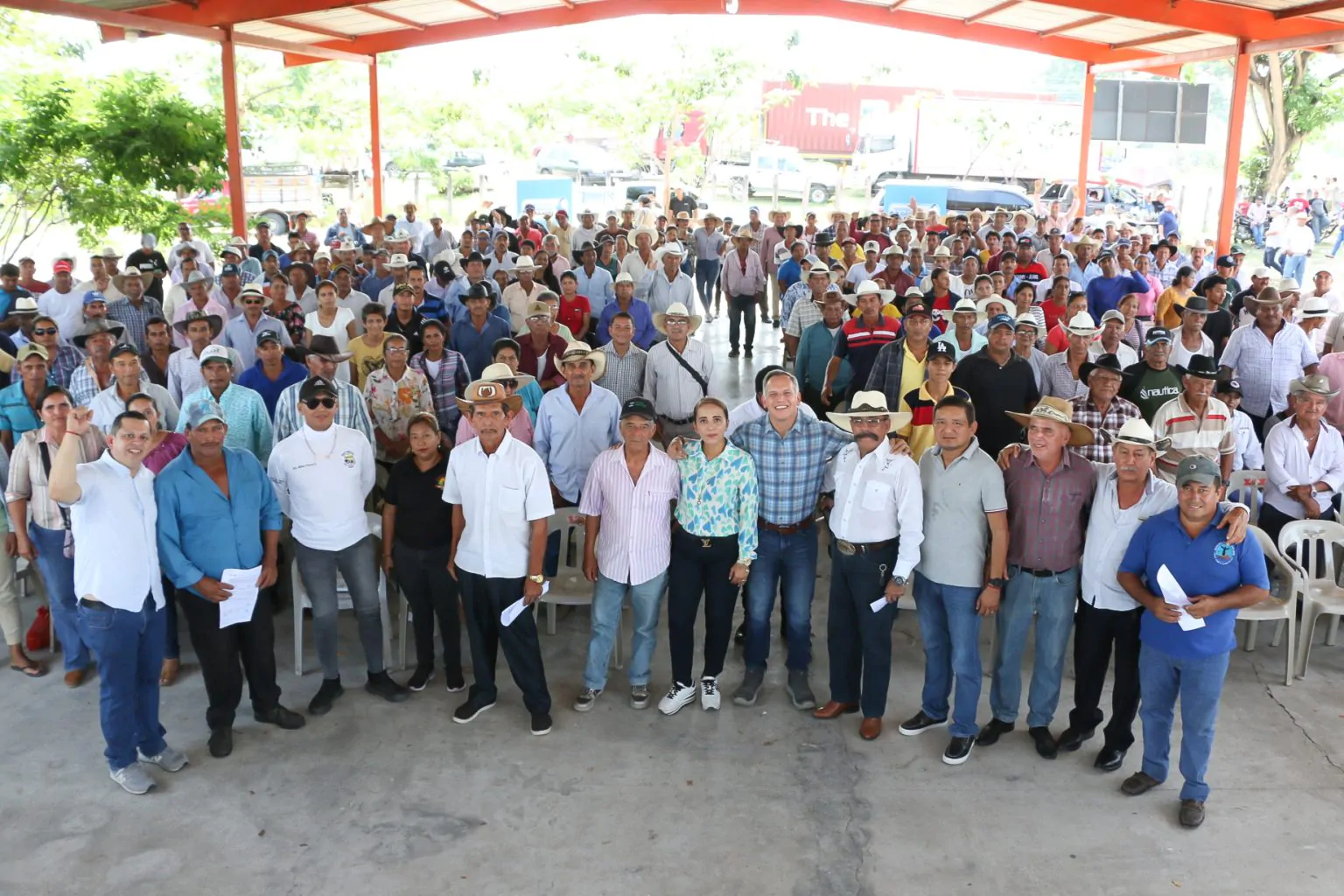 300 kits de alimentos para ganado llegan a pequeños productores ganaderos de Daule