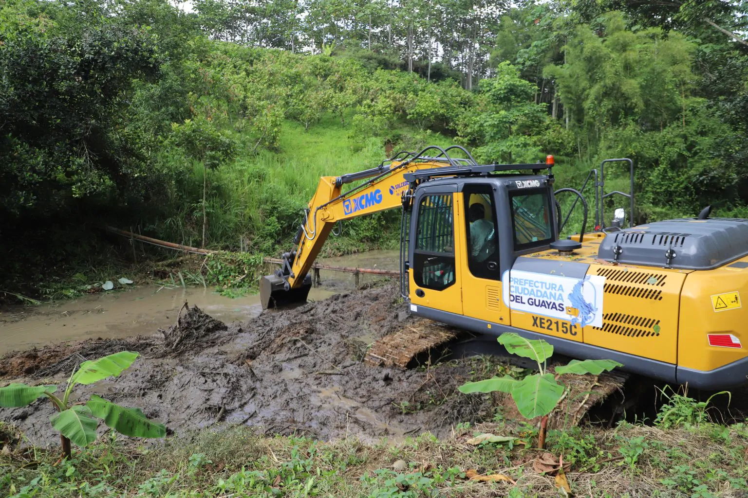 El Triunfo: Prefectura del Guayas atiende frentes por lluvias en cantón