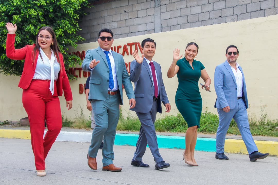 Alcalde Wilson Cañizares rinde homenaje a Los Lojas en su 86 aniversario