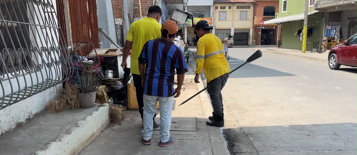 EMAPA y el GAD Parroquial El Laurel refuerzan mantenimiento del alcantarillado para evitar emergencias