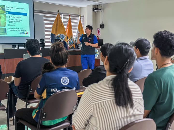 Aspirantes a bomberos de Daule inician formación con chequeos médicos y orientación sanitaria