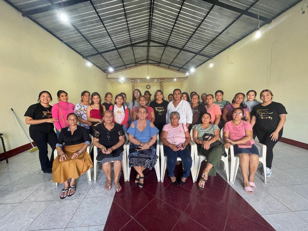 Alcaldía de Daule capacita a mujeres rurales de Limonal en técnicas de belleza