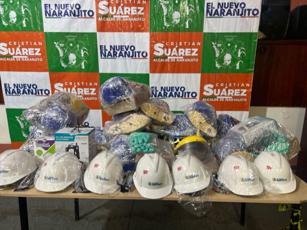 Alcaldía de Naranjito entrega cascos y mascarillas a sus trabajadores