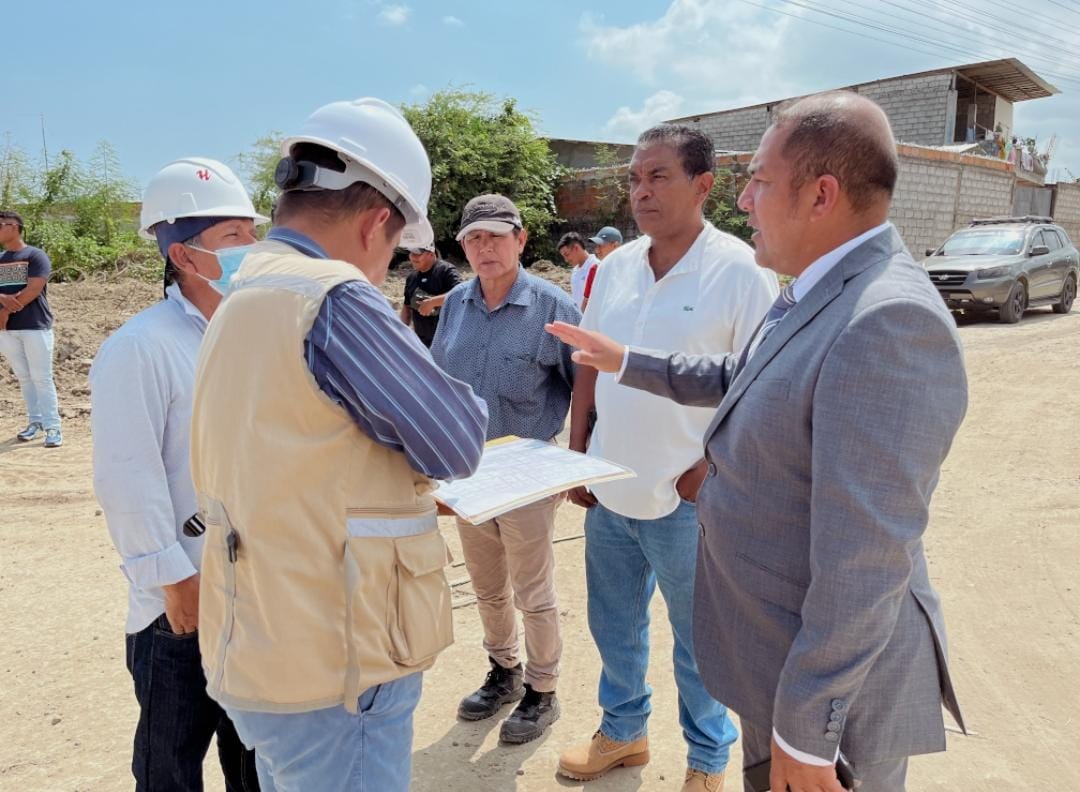Alcaldía de Playas inspecciona obras de infraestructura en el sector 2